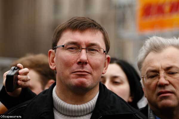 Суд запретил праздновать годовщину "помаранчевой" революции