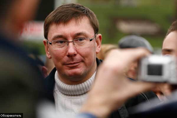Суд запретил праздновать годовщину "помаранчевой" революции