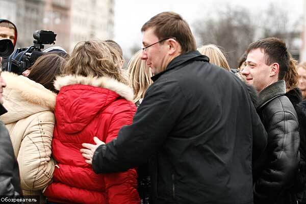 Суд запретил праздновать годовщину "помаранчевой" революции