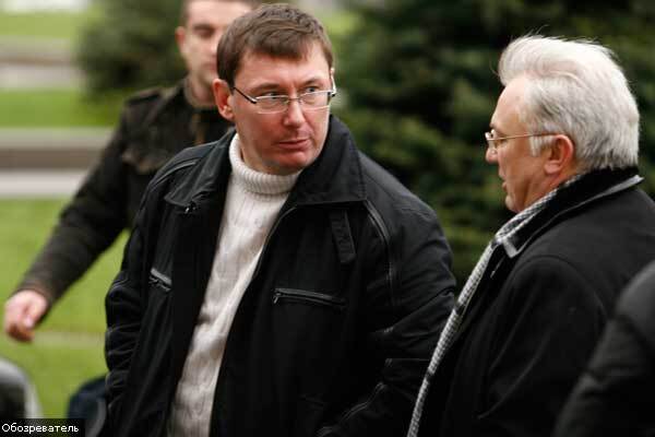 Суд запретил праздновать годовщину "помаранчевой" революции