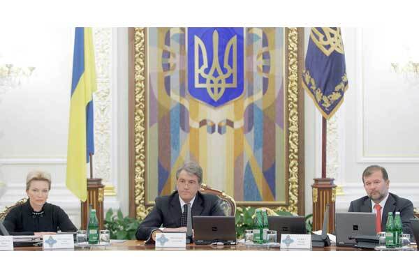 Президенту соромно за українських політиків