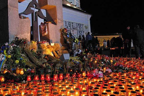 Страна зажигает свечи в память о Голодоморе