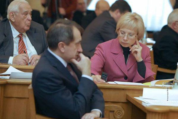 Кабмин вновь собирается вне очереди