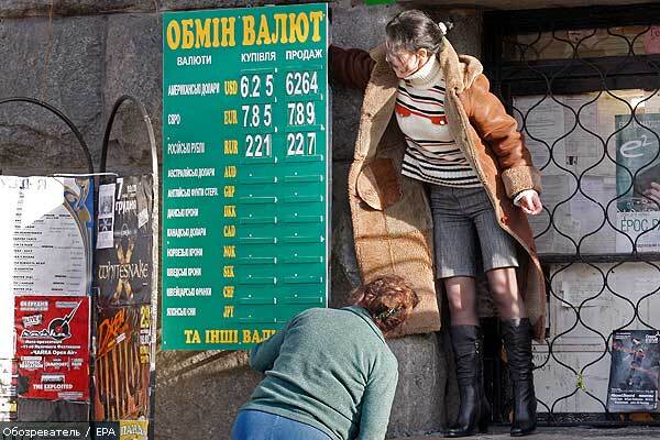 Банки взимают за покупку доллара комиссию до 20%