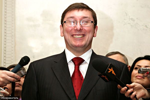 Луценко защитился от регионалов в суде