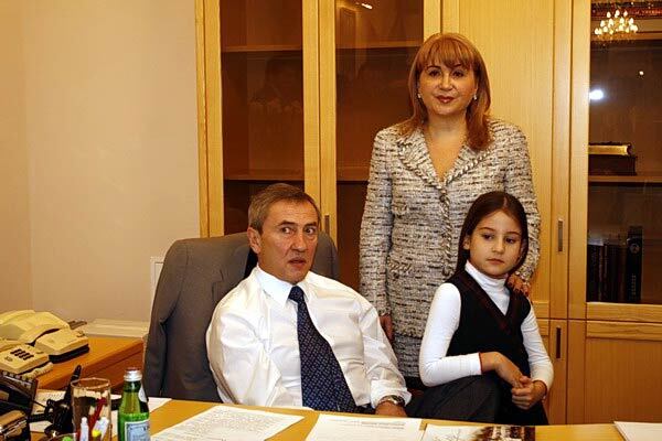 Черновецкий получил подарков на $5 миллионов 