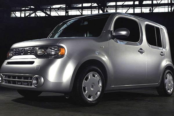 Фотосессия непонятно-уникального Nissan Cube
