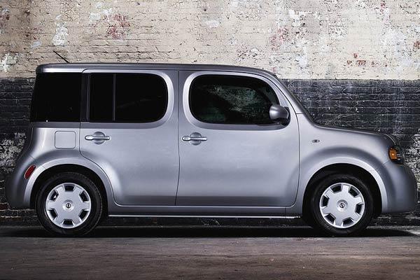 Фотосессия непонятно-уникального Nissan Cube