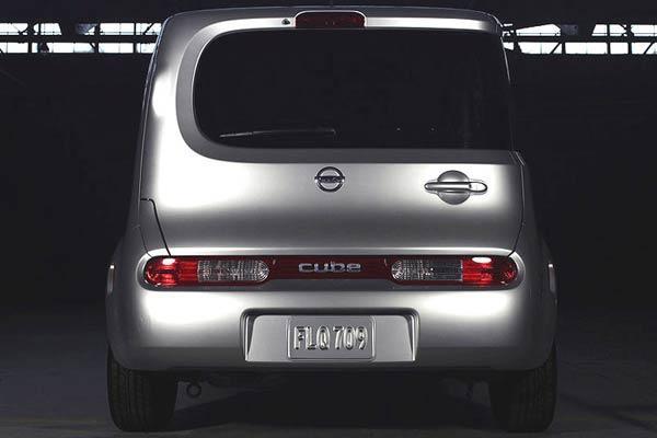 Фотосессия непонятно-уникального Nissan Cube