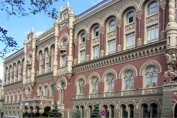 Гривню нужно спасать силой веры