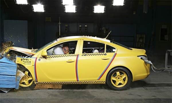 Opel Insignia разбили на "пятерку"