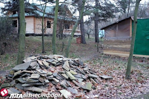 В Киеве  неизвестные присвоили озеро в Гидропарке (ФОТО)