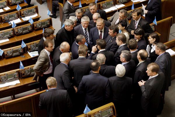 Кабмін заборонив тягнути гроші з держбюджету