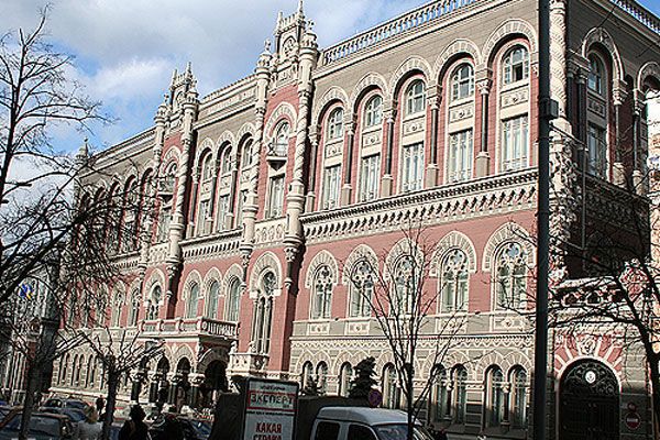 НБУ обещает искусственно больше не опускать доллар