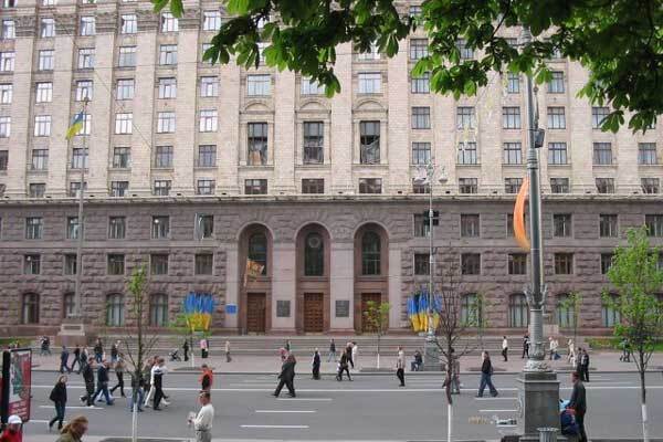 Чиновники публічно розлучаться з автомобілями