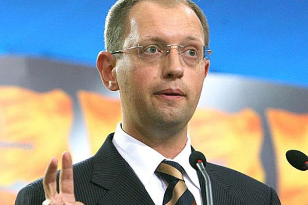 Яценюк підписав антикризовий закон