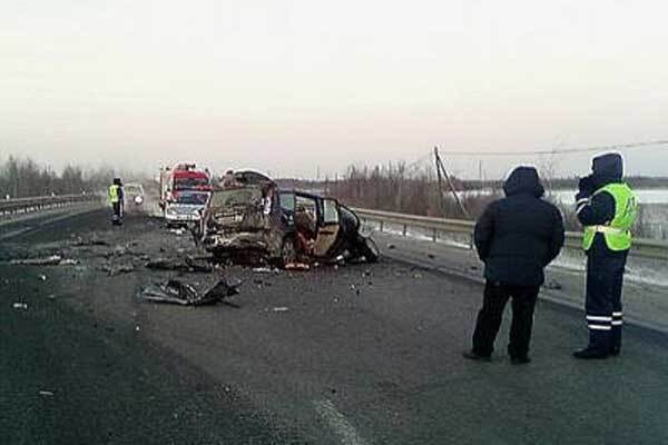 Два Мерседеса и ВАЗ похоронили 5 человек