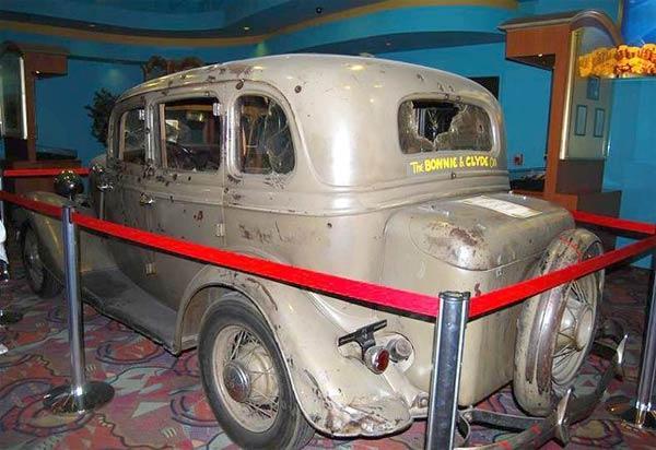 Расстреляный автомобиль Бонни и Клайда!