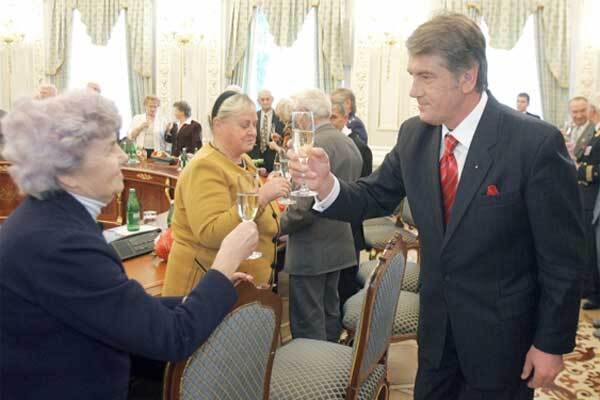 Ющенко поздравил освободителей Киева от фашистов