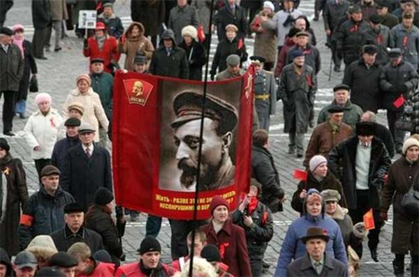 "День 7 ноября — красный день календаря"