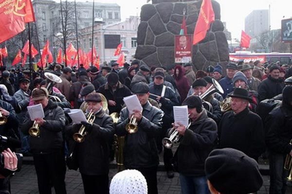 КПУ требует свергнуть Ющенко