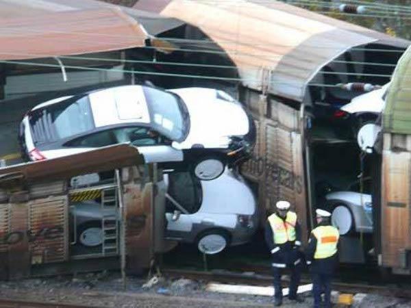 Разбился поезд, перевозивший суперкары Porsche