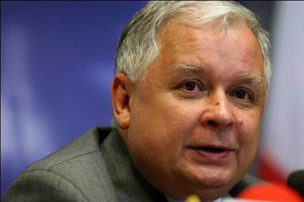 Качиньский не пригласил Валенсу на бал президентов