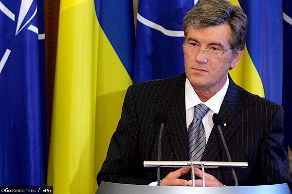 Ющенко за пределами страны сеет веру в ПДЧ