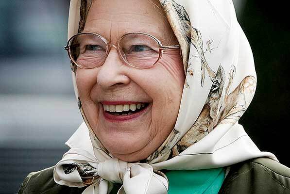 Королева Британії копіює стиль українських бабусь