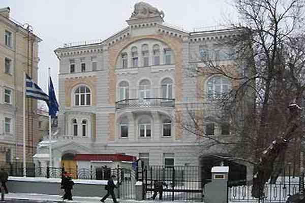 Посольства Греции уже бомбят "коктейлем Молотова"
