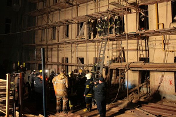 Під завалами будинку в Москві зростає кількість жертв