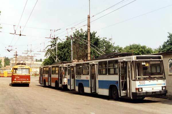 Черновецький дозволив пенсіонерам їздити безкоштовно