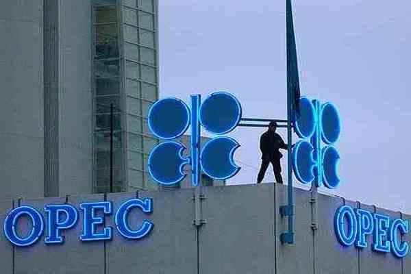 Иран предлагает резко сократить добычу нефти