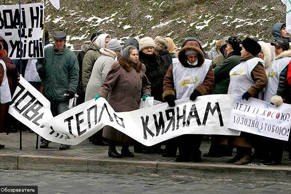 Толпа требует от Черновецкого и Тимошенко горячую воду