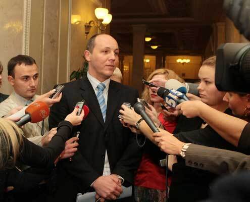 Ющенко пустив" шістку Тимошенко" по руках