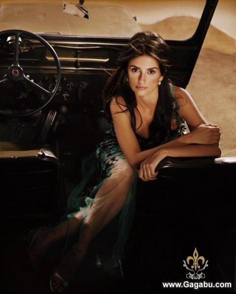 Пенелопа Крус сбросила с себя почти все