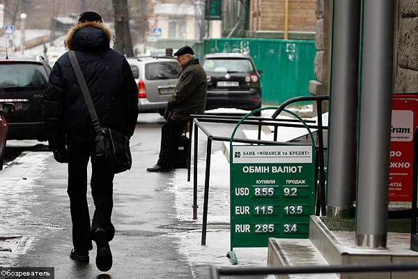 На міжбанку долар підібрався до 10 грн, євро - 13,5 грн