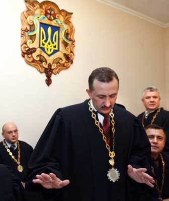 Судью-взяточника ПРиБЮТ