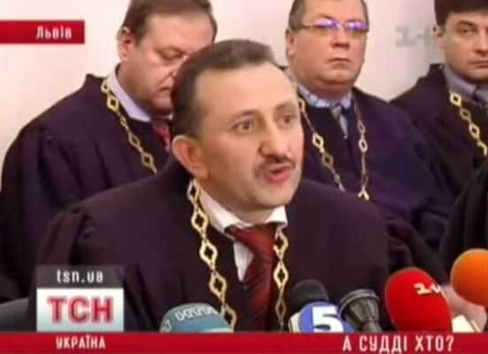 Рада отдала судью-взяточника под арест