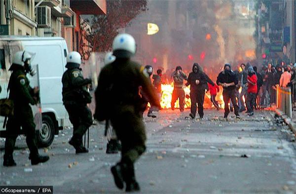 Греческая полиция арестовала троих бунтовщиков