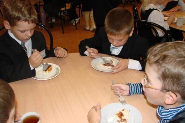 Школярам влаштували голодомор