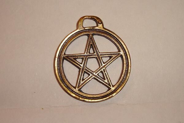 Кияни закуповують антикризові амулети