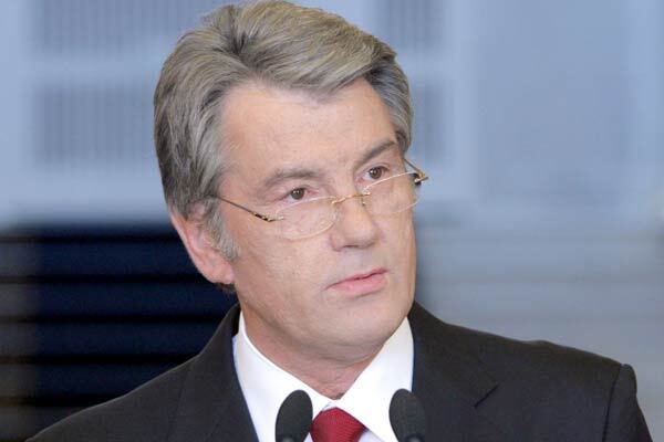 Ющенко не розуміє, навіщо банкам стільки доларів