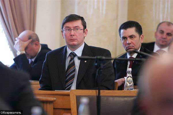 "1+1" подает в суд на Луценко