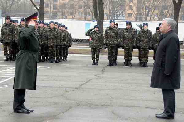 Контрактну армію хочуть "значно відстрочити"