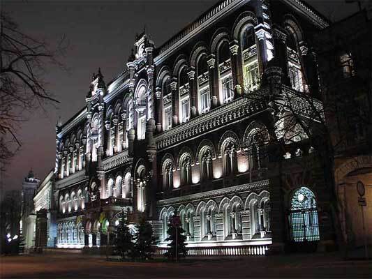 НБУ продал банкам валюты на $6 млрд