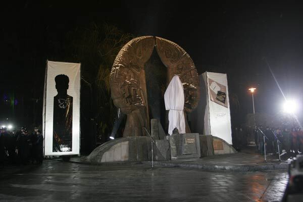 В столице  открыли памятник Гонгадзе