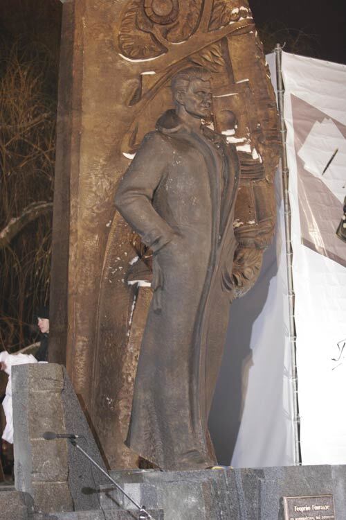 В столице  открыли памятник Гонгадзе