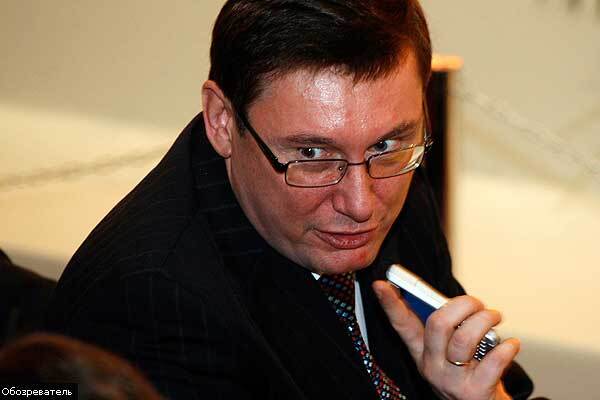 Луценко ищет компромат на Стельмаха