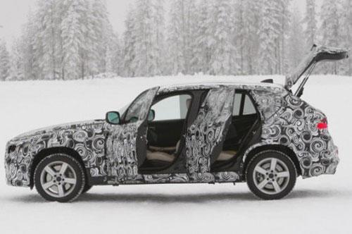 Журналистам позволили покататься на BMW X1